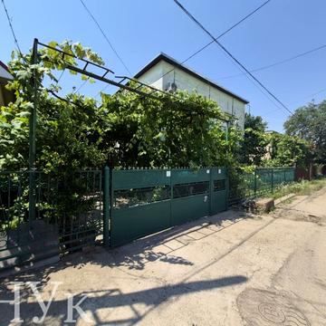 Кальмана Міксата вул., 16