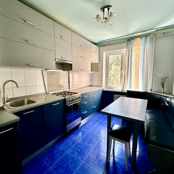 Академіка Корольова вул., 70