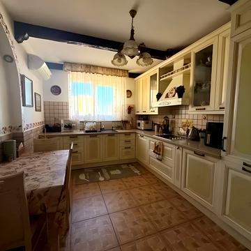 Валерія Лобановського просп. (Червонозоряний), 6-Г