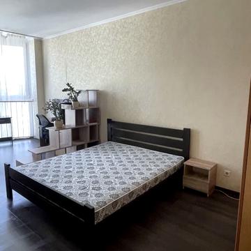 Драгоманова вул., 2