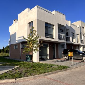 Коновальця, 44Б