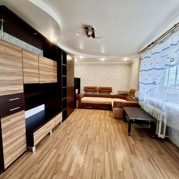 Квітки Цісик вул. (Гулі Корольової), 2