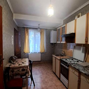 Велика Арнаутська вул., 38