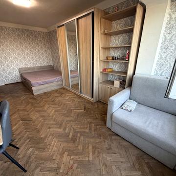 Ґарета Джонса вул. (Сімї Хохлових), 3