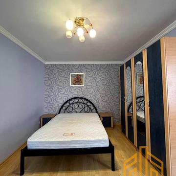 Івана Франка вул., 28