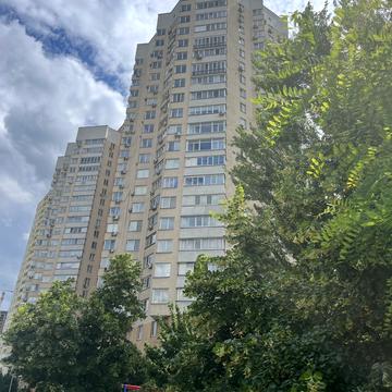 Саперно-Слобідська вул., 22