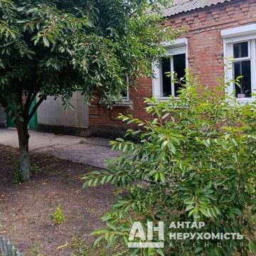 Севастопольська вул., 27