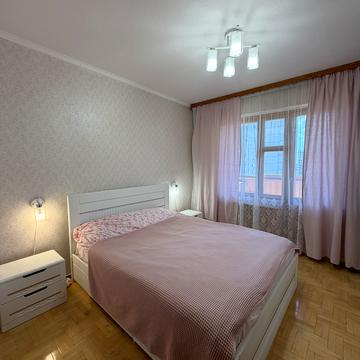 Миколи Лаврухіна вул., 7