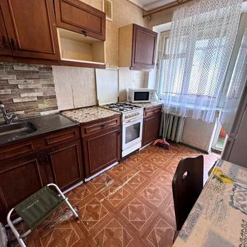 Академіка Корольова вул., 33