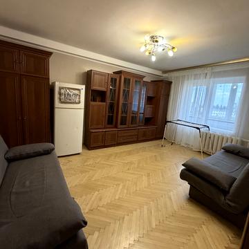 Мілютенка вул., 9