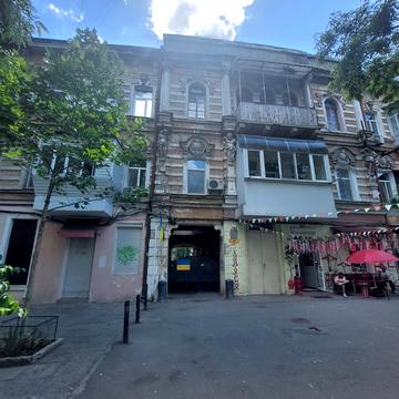 Кінна вул., 11