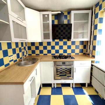 Нескорених вул. (Героїв Праці), 12а