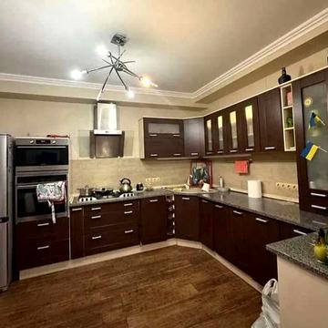 Деміївська вул., 37