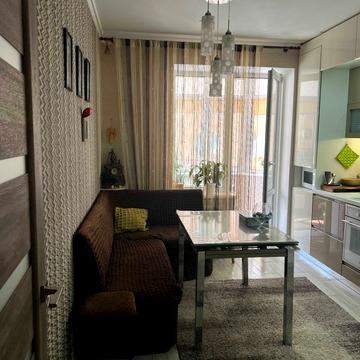 Тарасівська вул., 7