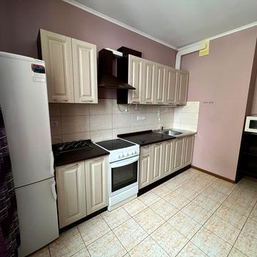Сімї Кульженків вул. (Петра Дегтяренка), 33