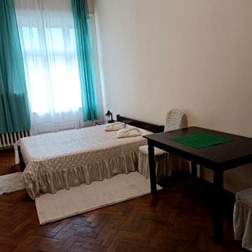 Адама Міцкевича пл., 6/7