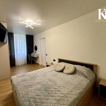 Квітки Цісик вул. (Гулі Корольової), 4