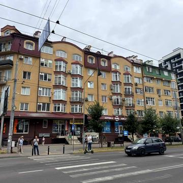 Бельведерська вул., 40