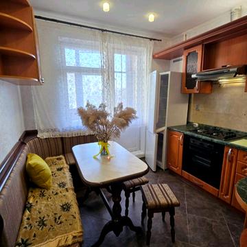 Оболонський просп., 40