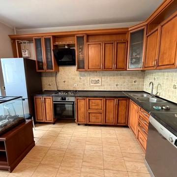 Степана Бандери вул., 10в