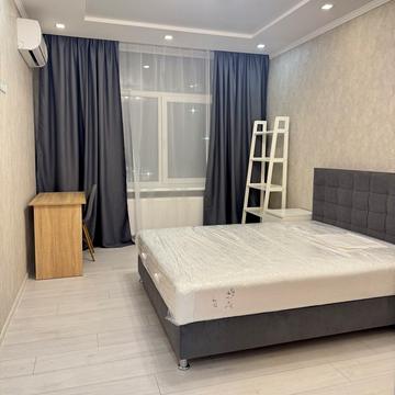 Практична вул., 8