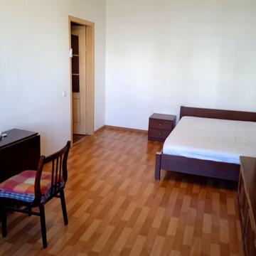 Академіка Корольова вул., 54