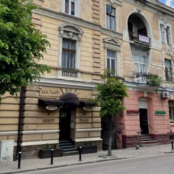 Михайла Грушевського вул., 37