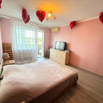 Героїв просп., 4