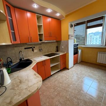Бережанська вул., 18