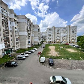 Володимира Великого вул., 177