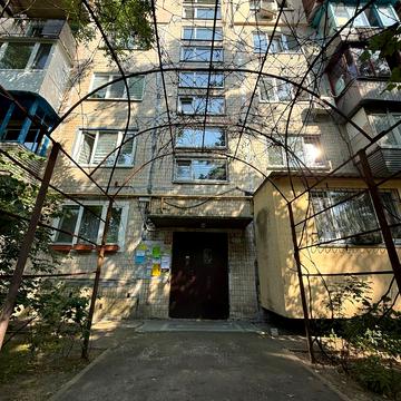 Юності вул., 4