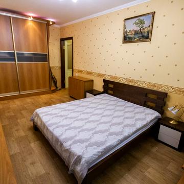 Академіка Філатова вул., 23