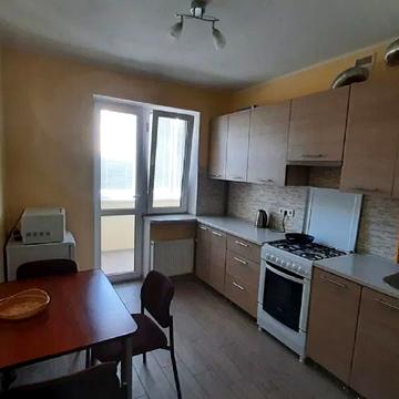 Джона Леннона вул., 35