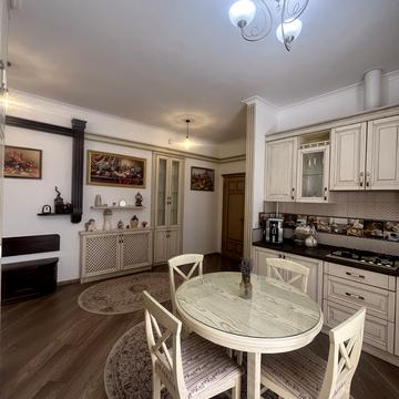 Тринітарська вул., 7