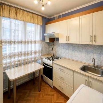 Володимира Івасюка просп. (Героїв Сталінграду), 44