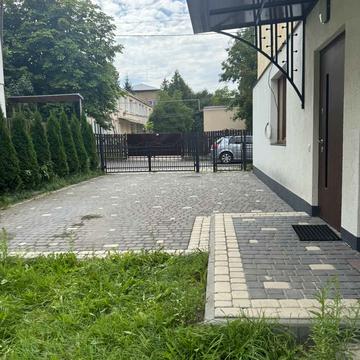 Журавлина вул., 3