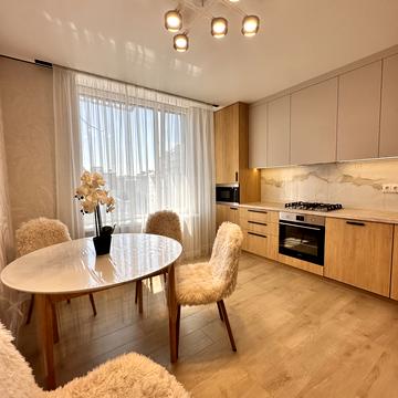 Степана Бандери вул., (Будинок 5)