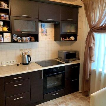 Анни Ахматової вул., 24