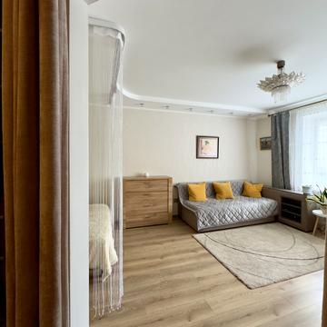 Молодіжна вул., 48