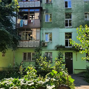 Космонавтів вул., 29/2