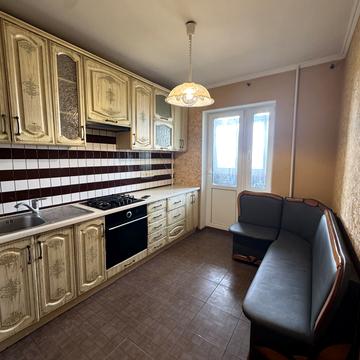 Академіка Грушевського вул., 40