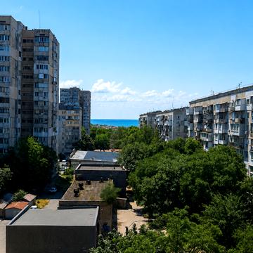 Князя Володимира Великого просп., 73