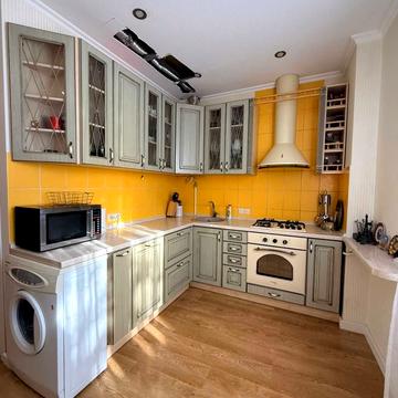 Садова вул., 2