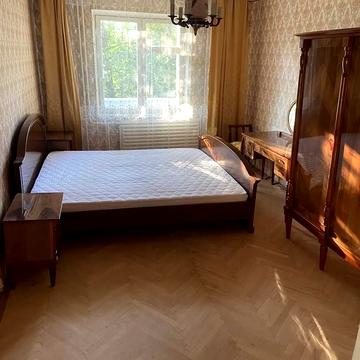 Академіка Булаховського вул., 36