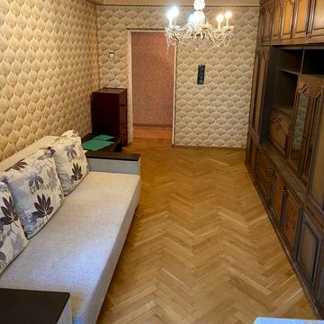 Академіка Булаховського вул., 36