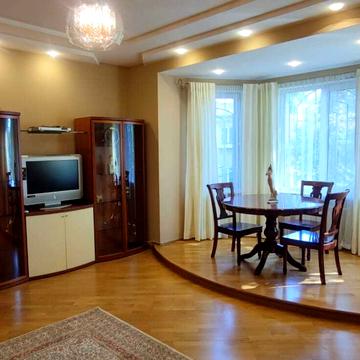 Лесі Українки просп. (Гагаріна), 6
