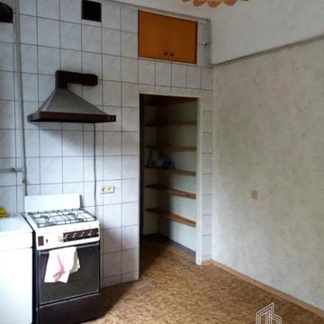 Василя Чумака вул., 13