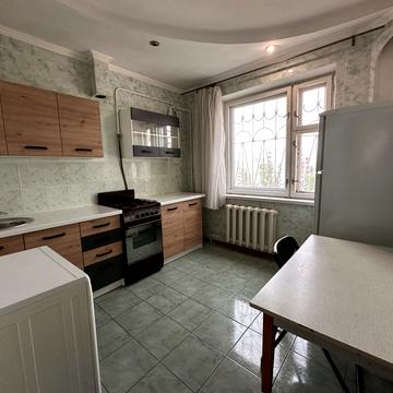 Мануйлівський просп. (Воронцова), 8