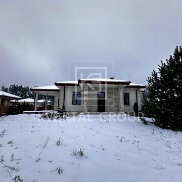 Пилипа Орлика вул., 8