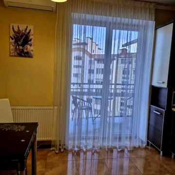 Володимира Івасюка вул., 7